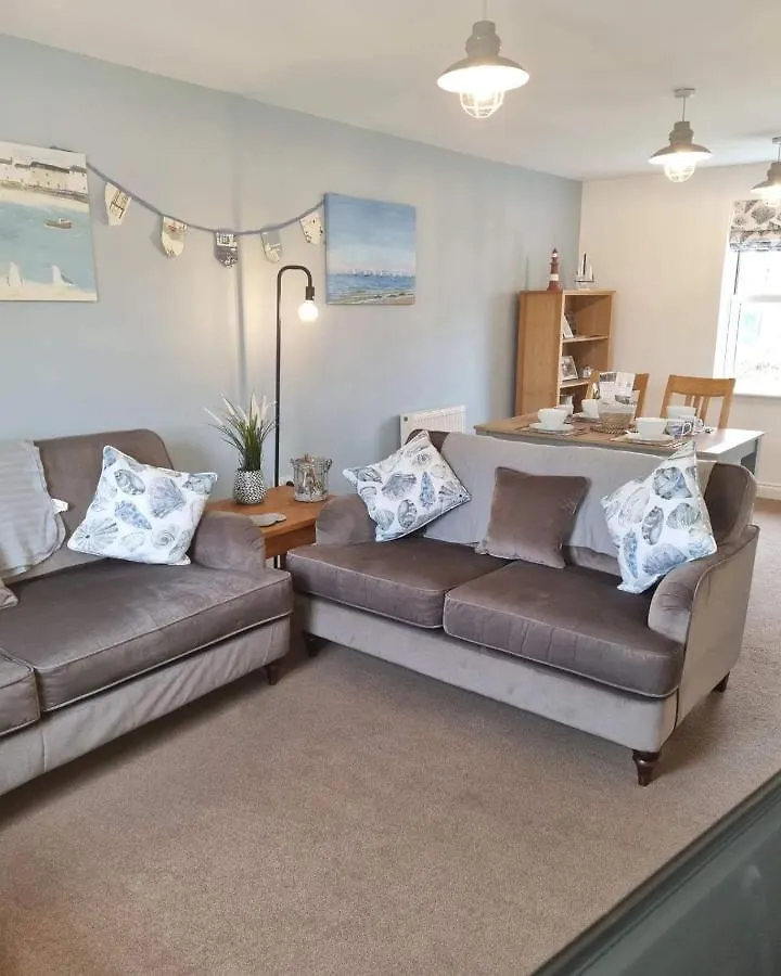Sea Air Apartment At The Bay Filey, Sleeps 4, 2 Dogs Welcome For Free Too 0*, Filey